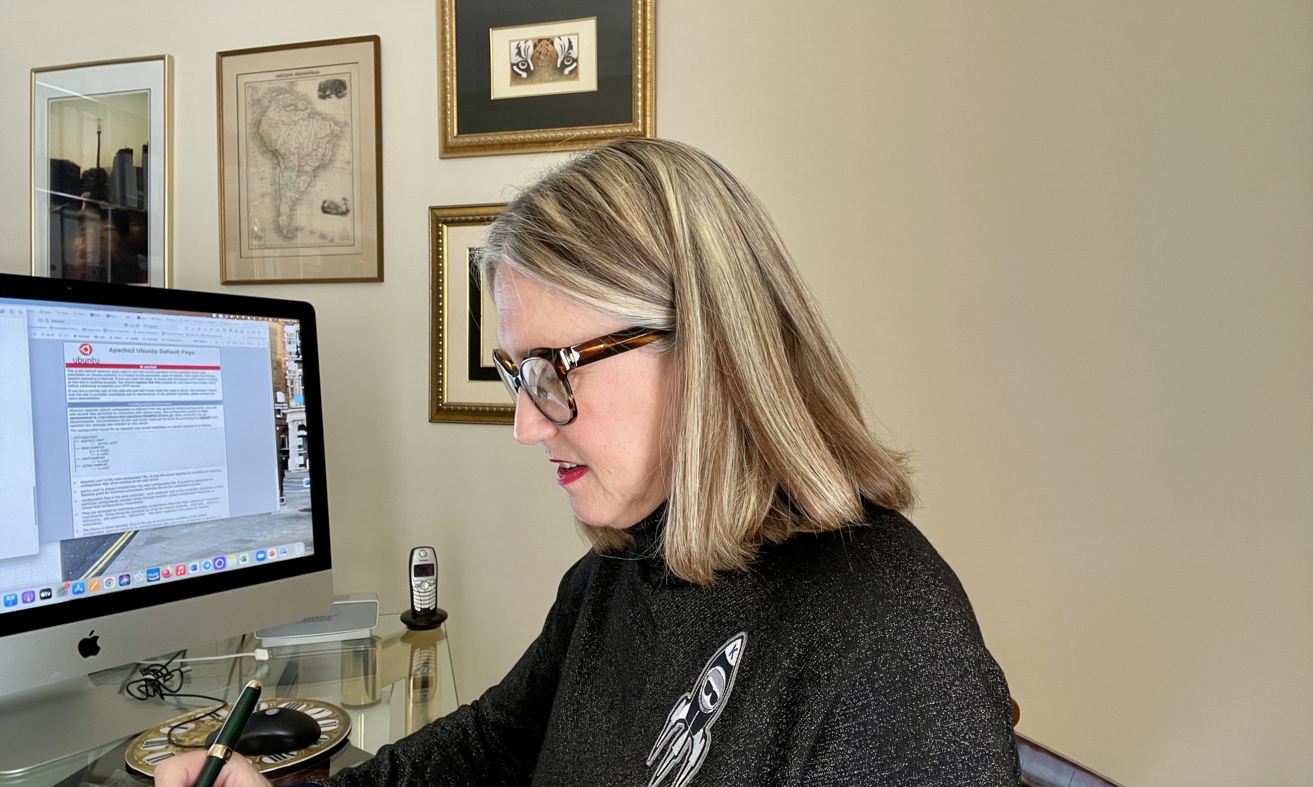 Bettina Gawron im Home Office